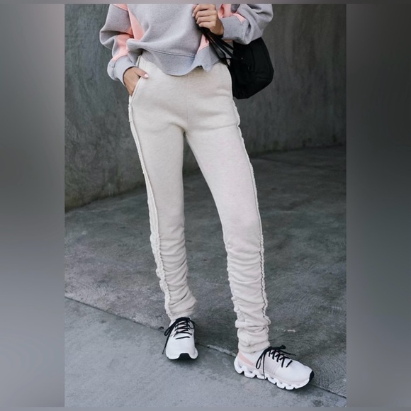 Closeout!▪️NWT Free People Start Up Sweat Pants in Heather Grey - Picture 1 of 7